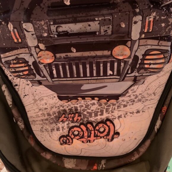 Very Cool TOTTO 4 X 4 Camo Backpack, with wheels and extending handle - Picture 8 of 16